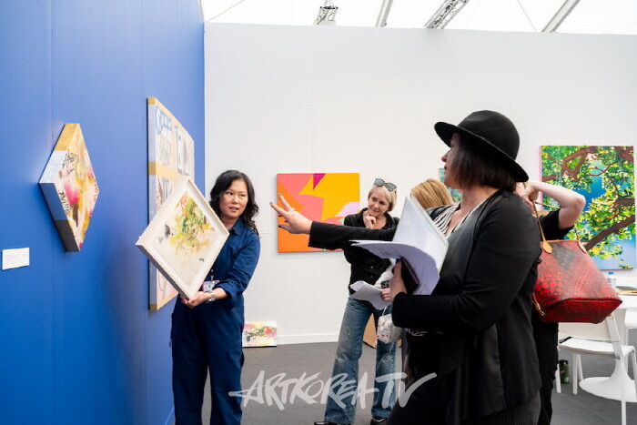 LA Louver, Frieze Los Angeles 2025. 사진- Casey Kelbaugh. 제공- Frieze 및 CKA