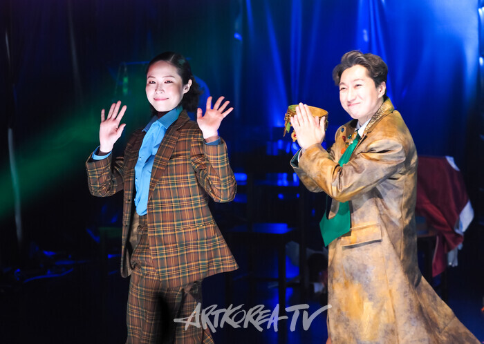 연극 '구미식' 커튼콜(한지수, 조영규). 2025.02.22. 사진 ⓒ아트코리아방송 이용선 기자