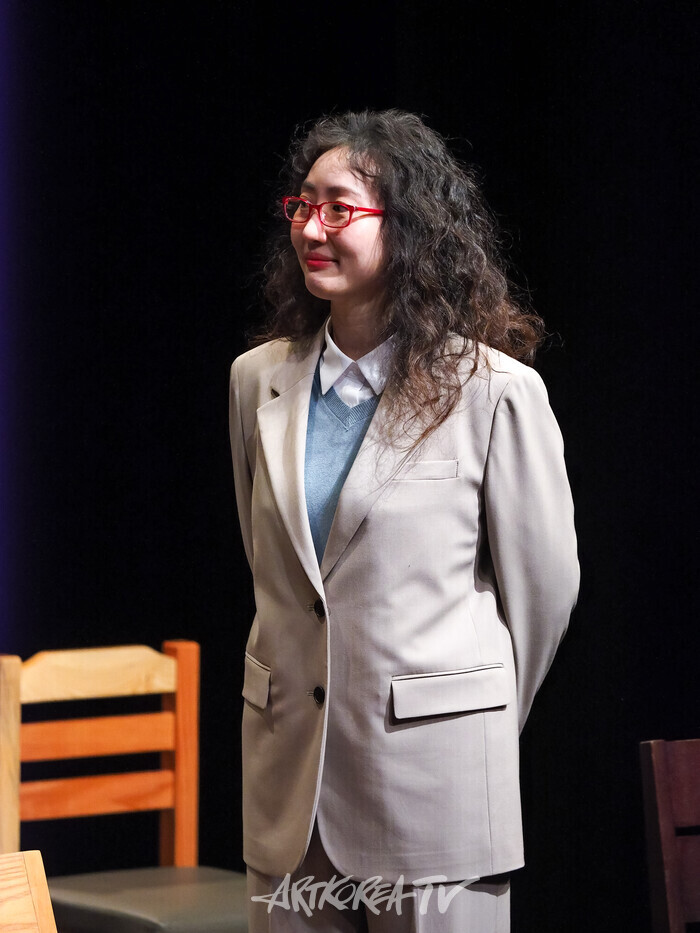 연극 '닐 암스트롱이 달에 갔을 때' 커튼콜(석미영 역 문현정) 2025.02.26 사진 ⓒ아트코리아방송 이용선 기자