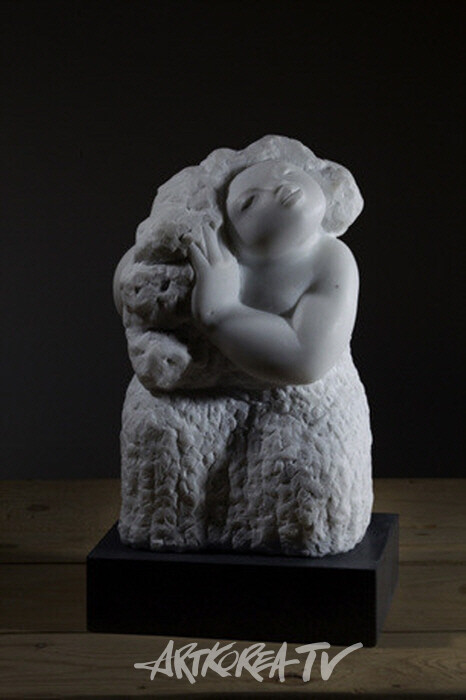 꽃과 여인의 부드러움 - 정봉기 조각