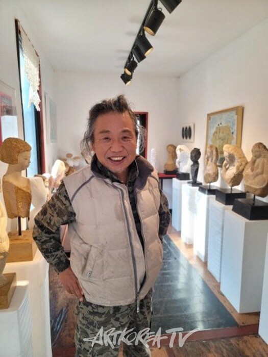 꽃과 여인의 부드러움 - 정봉기 조각