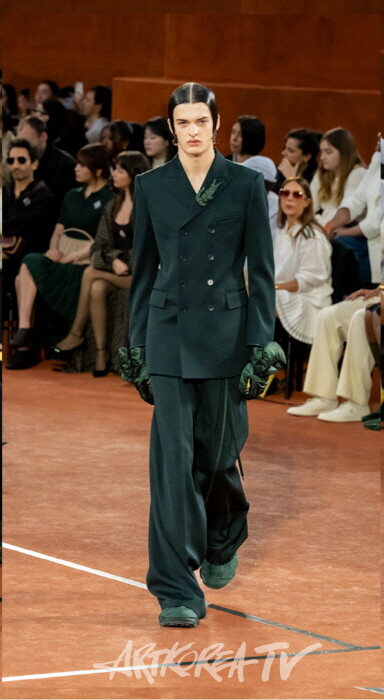 라코스테, 2025 FW 컬렉션에서 스포츠와 우아함의 경계를 허물다