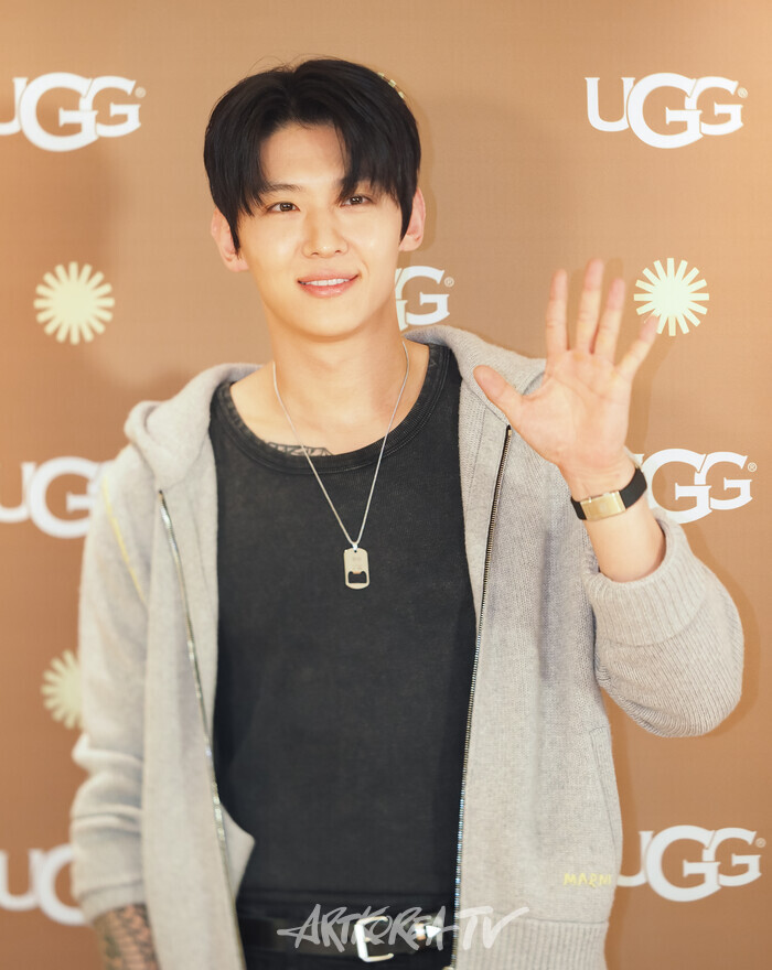 어그(UGG) 도산 플래그십스토어 오픈 기념 포토월 행사(덱스) 2025.03.20 사진 ⓒ아트코리아방송 이용선 기자