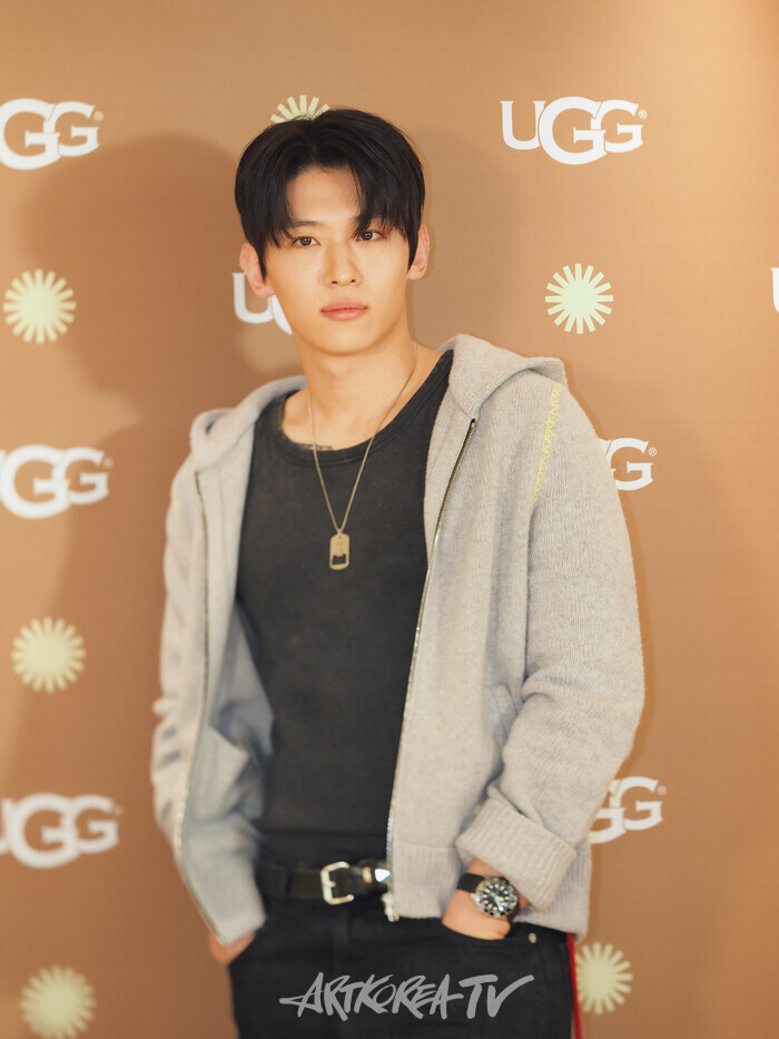 어그(UGG) 도산 플래그십스토어 오픈 기념 포토월 행사(덱스) 2025.03.20 사진 ⓒ아트코리아방송 이용선 기자