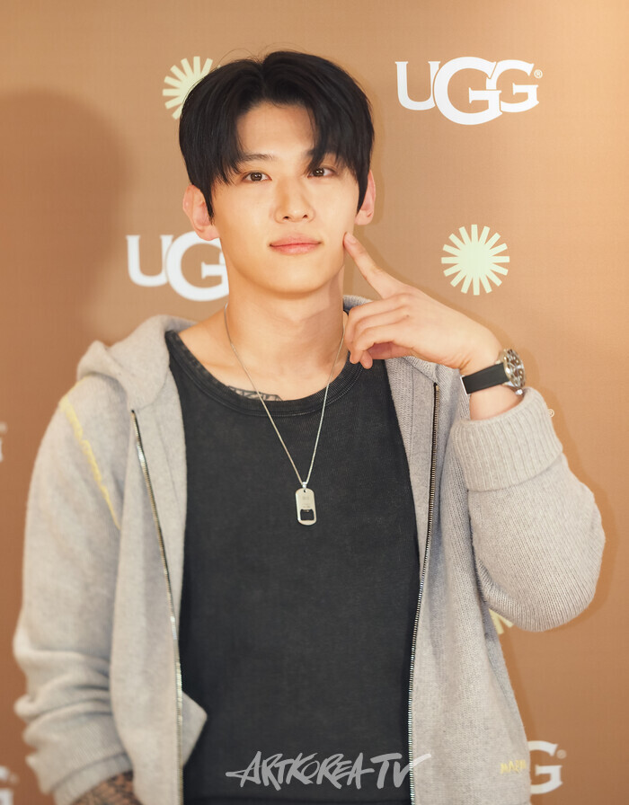 어그(UGG) 도산 플래그십스토어 오픈 기념 포토월 행사(덱스) 2025.03.20 사진 ⓒ아트코리아방송 이용선 기자