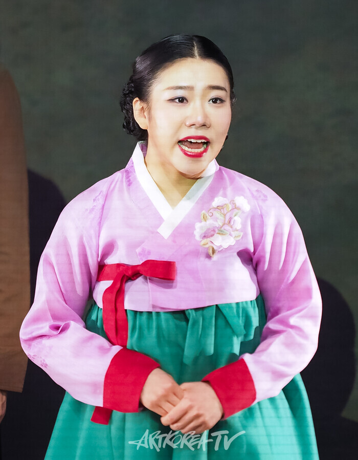 연극 '통속소설이 머 어때서?!'커튼콜(김단경). 2025.03.22 사진 ⓒ아트코리아방송 이용선 기자​