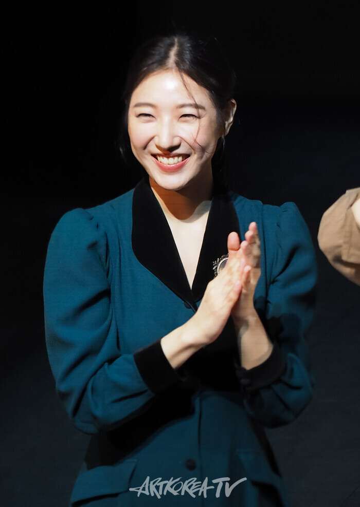 연극 '통속소설이 머 어때서?!'커튼콜(이세희). 2025.03.22 사진 ⓒ아트코리아방송 이용선 기자​