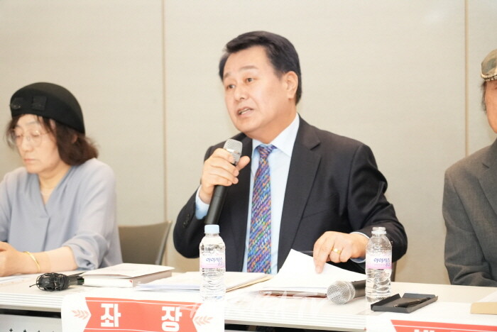 2025 한국미술문화포럼, ‘위기–희망과 대안?’ 포럼 개최-이병국 한국미술문화포럼 대표