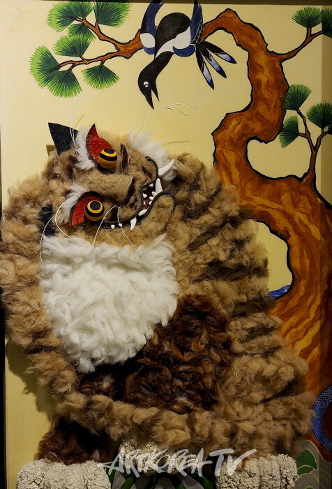 이예규-매강갤러리미술상 호작도 2025 72.7×50cm Watercolor, Acrylic, Felt & Clay