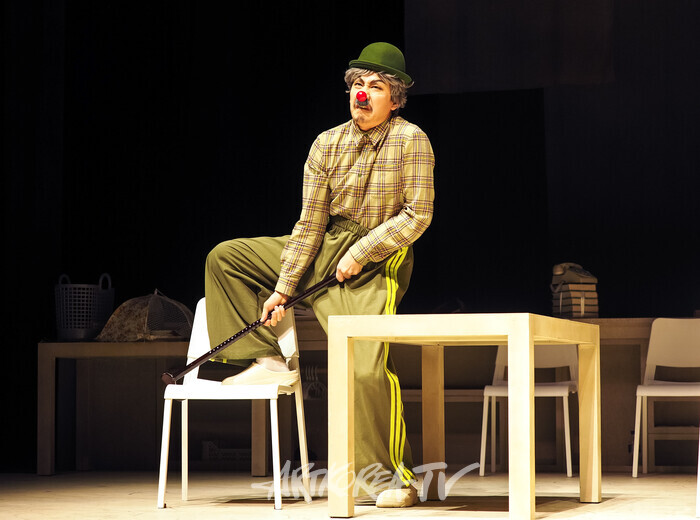 연극 '코믹' 프레스콜(에피소드- 내 안경 어데 있노?) 2025.03.28 사진 ⓒ아트코리아방송 이용선 기자​