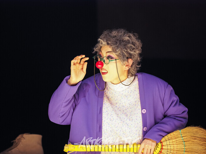 연극 '코믹' 프레스콜(에피소드- 내 안경 어데 있노?) 2025.03.28 사진 ⓒ아트코리아방송 이용선 기자​