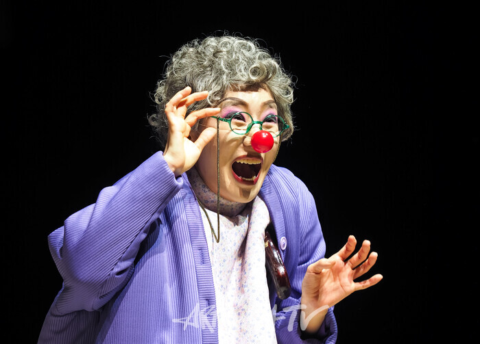 연극 '코믹' 프레스콜(에피소드- 내 안경 어데 있노?) 2025.03.28 사진 ⓒ아트코리아방송 이용선 기자​