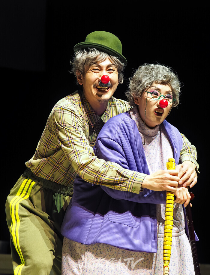 연극 '코믹' 프레스콜(에피소드- 내 안경 어데 있노?) 2025.03.28 사진 ⓒ아트코리아방송 이용선 기자​