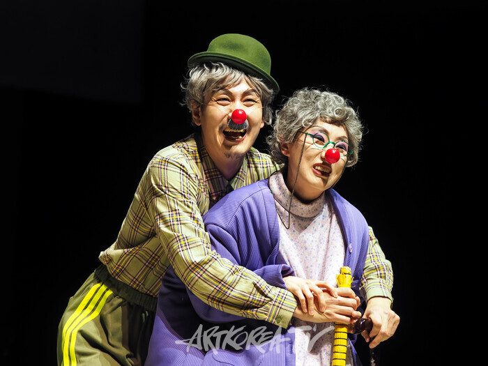 연극 '코믹' 프레스콜(에피소드- 내 안경 어데 있노?) 2025.03.28 사진 ⓒ아트코리아방송 이용선 기자​