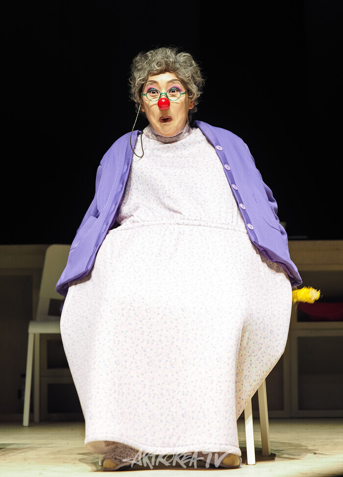 연극 '코믹' 프레스콜(에피소드- 내 안경 어데 있노?) 2025.03.28 사진 ⓒ아트코리아방송 이용선 기자​