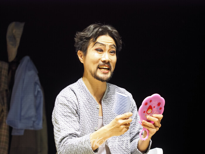 연극 '코믹' 프레스콜(에피소드- 극장에 갈 채비) 2025.03.28 사진 ⓒ아트코리아방송 이용선 기자​