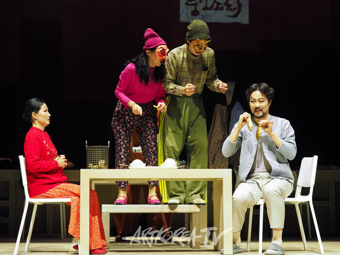 연극 '코믹' 프레스콜(에피소드- 극장에 갈 채비) 2025.03.28 사진 ⓒ아트코리아방송 이용선 기자​