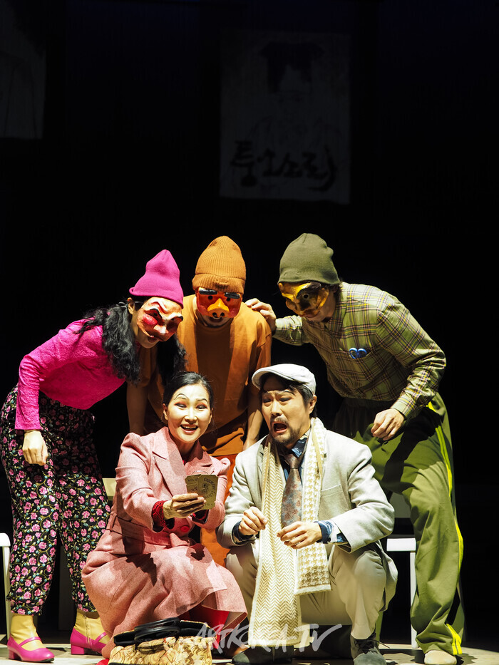 연극 '코믹' 프레스콜(에피소드- 극장에 갈 채비) 2025.03.28 사진 ⓒ아트코리아방송 이용선 기자​