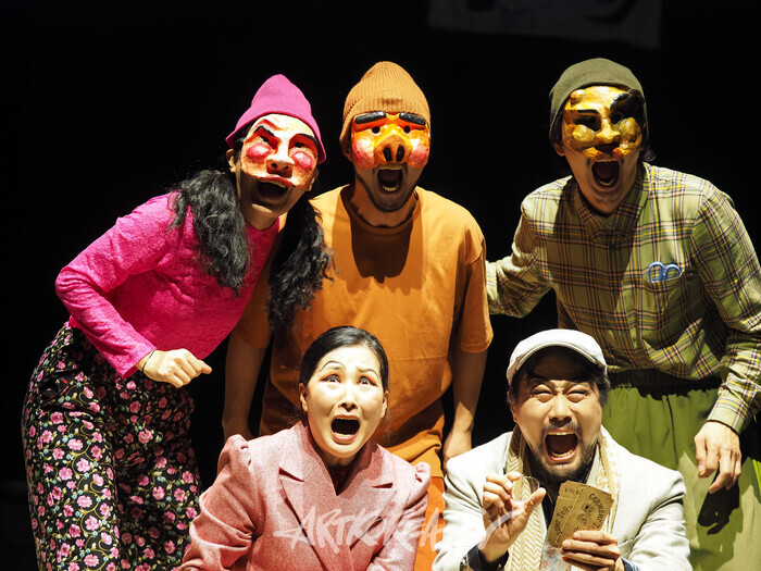 연극 '코믹' 프레스콜(에피소드- 극장에 갈 채비) 2025.03.28 사진 ⓒ아트코리아방송 이용선 기자​