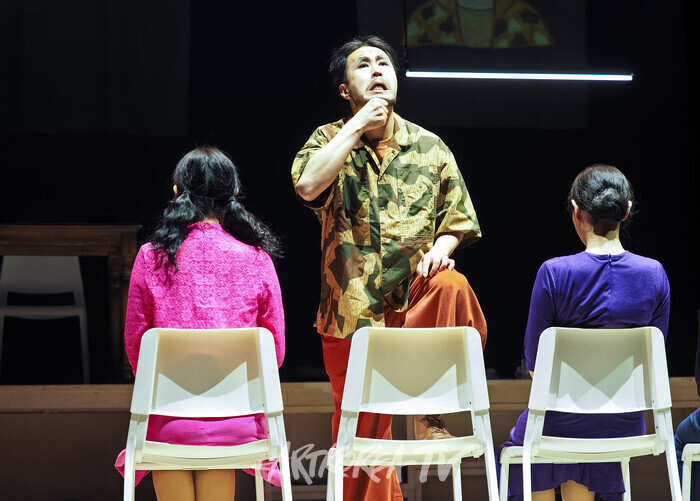 연극 '코믹' 프레스콜(에피소드- 떠넘기기) 2025.03.28 사진 ⓒ아트코리아방송 이용선 기자​