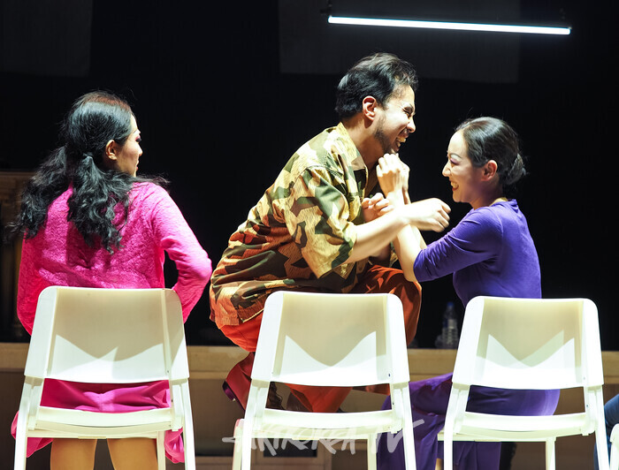 연극 '코믹' 프레스콜(에피소드- 떠넘기기) 2025.03.28 사진 ⓒ아트코리아방송 이용선 기자​