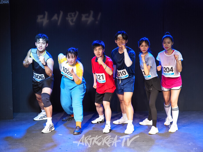 연극 '다시뛴다' 커튼콜(사진 왼쪽부터 윤상민-이세은-조성준-남해찬-임예윤-김비선) 2025.03.28 사진 ⓒ아트코리아방송 이용선 기자​