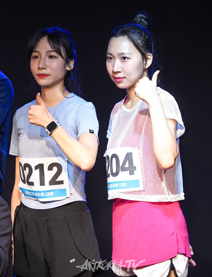 연극 '다시뛴다' 커튼콜(임예윤, 김비선) 2025.03.28 사진 ⓒ아트코리아방송 이용선 기자​