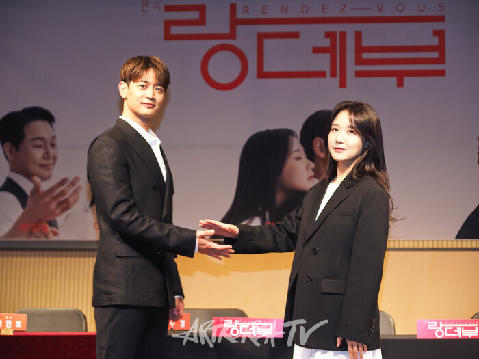 연극 '랑데부' 기자간담회(김하리-최민호) 2025.04.01 사진 ⓒ아트코리아방송 이용선 기자​