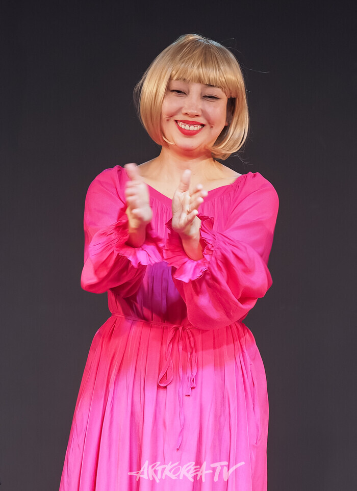 연극 '체홉 코메디' 커튼콜(정연주) 2025.04.02 사진 ⓒ아트코리아방송 이용선 기자​