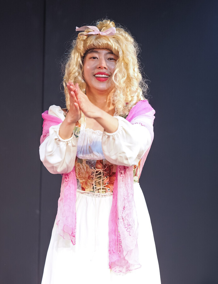 연극 '체홉 코메디' 커튼콜(박소영) 2025.04.02 사진 ⓒ아트코리아방송 이용선 기자​