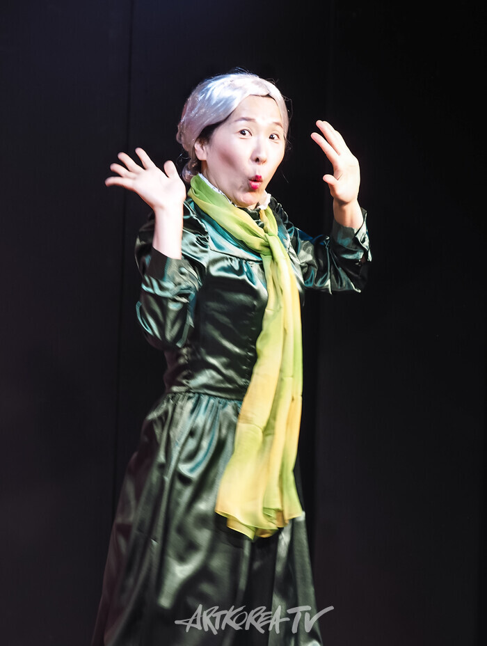 연극 '체홉 코메디' 커튼콜(박하린) 2025.04.02 사진 ⓒ아트코리아방송 이용선 기자​