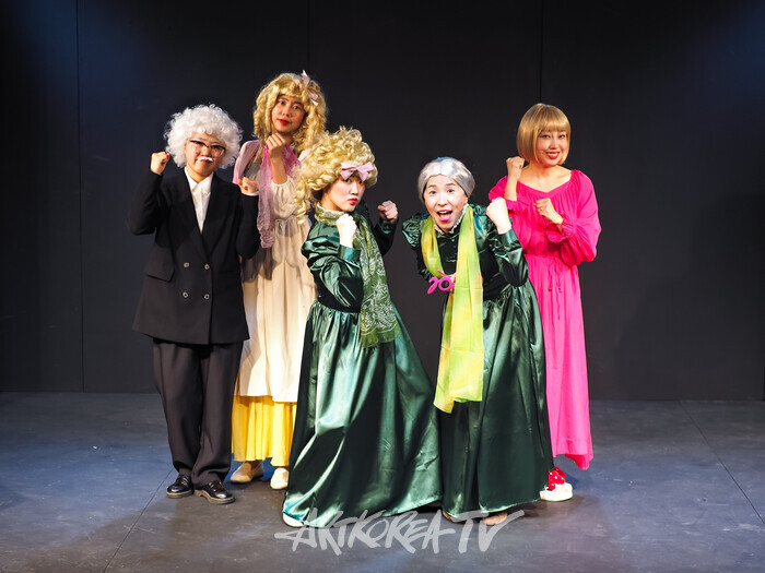 연극 '체홉 코메디'(박소영, 박인옥, 정연주, 민사빈, 박하린) 2025.04.02 사진 ⓒ아트코리아방송 이용선 기자​