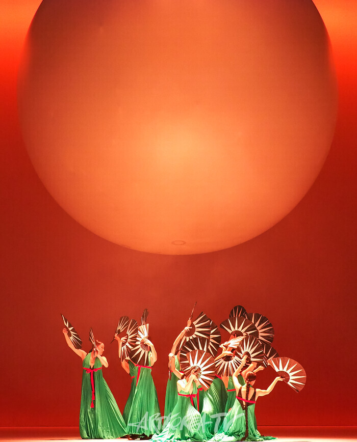 국립무용단 '미인' 프레스콜(부채춤) 2025.04.03 사진 ⓒ아트코리아방송 이용선 기자​