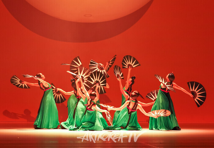 국립무용단 '미인' 프레스콜(부채춤) 2025.04.03 사진 ⓒ아트코리아방송 이용선 기자​