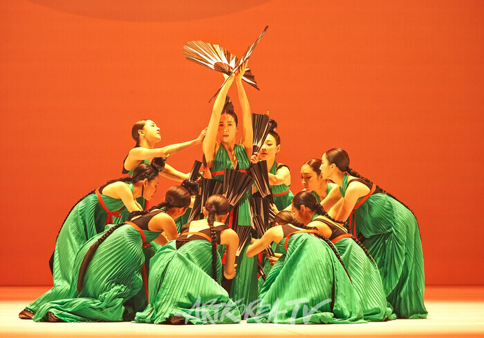 국립무용단 '미인' 프레스콜(부채춤) 2025.04.03 사진 ⓒ아트코리아방송 이용선 기자​