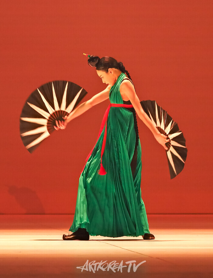 국립무용단 '미인' 프레스콜(부채춤) 2025.04.03 사진 ⓒ아트코리아방송 이용선 기자​