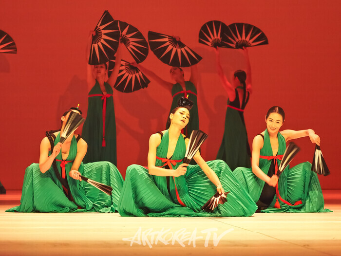 국립무용단 '미인' 프레스콜(부채춤) 2025.04.03 사진 ⓒ아트코리아방송 이용선 기자​