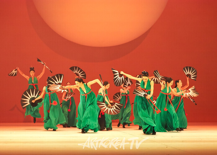 국립무용단 '미인' 프레스콜(부채춤) 2025.04.03 사진 ⓒ아트코리아방송 이용선 기자​