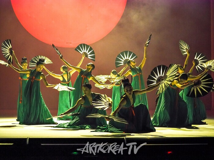 국립무용단 '미인' 프레스콜(부채춤) 2025.04.03 사진 ⓒ아트코리아방송 이용선 기자​