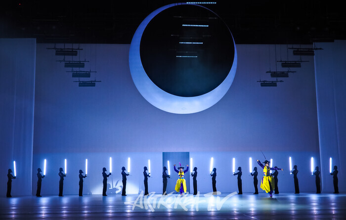 국립무용단 '미인' 프레스콜(칼춤) 2025.04.03 사진 ⓒ아트코리아방송 이용선 기자​