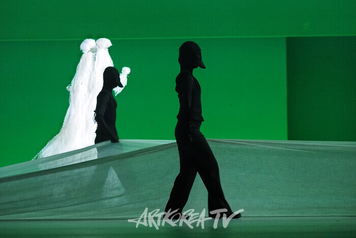 국립무용단 '미인' 프레스콜(베 가르기) 2025.04.03 사진 ⓒ아트코리아방송 이용선 기자​