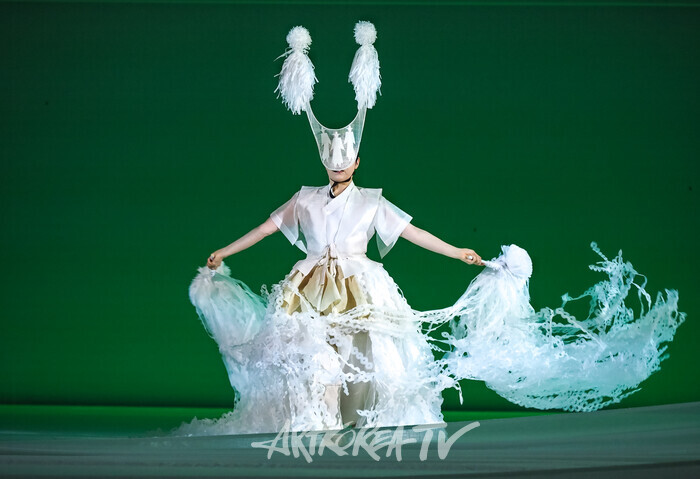 국립무용단 '미인' 프레스콜(베 가르기) 2025.04.03 사진 ⓒ아트코리아방송 이용선 기자​