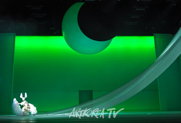 국립무용단 '미인' 프레스콜(베 가르기) 2025.04.03 사진 ⓒ아트코리아방송 이용선 기자​