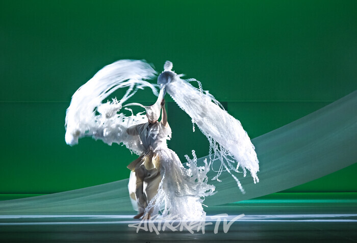 국립무용단 '미인' 프레스콜(베 가르기) 2025.04.03 사진 ⓒ아트코리아방송 이용선 기자​