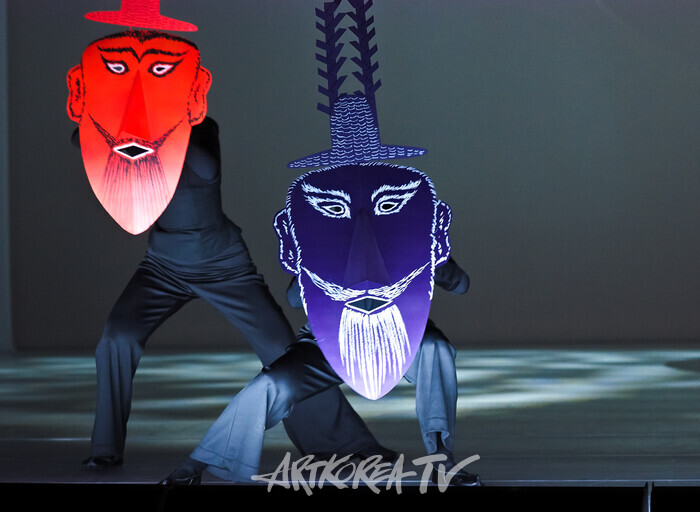 국립무용단 '미인' 프레스콜(탈춤) 2025.04.03 사진 ⓒ아트코리아방송 이용선 기자​