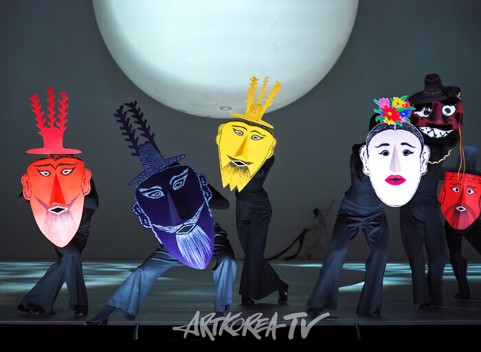 국립무용단 '미인' 프레스콜(탈춤) 2025.04.03 사진 ⓒ아트코리아방송 이용선 기자​