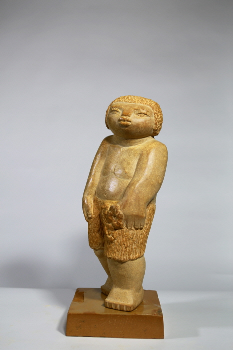 정봉기 作_ 꽃 든 소년, 43x16.5x14cm, 인디안잘로, 2022-사진 네오아트센터 제공