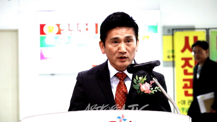 제22회 용산국제아트페스티벌 & 제3회 우리시대의 용산의 화가들 展 2025 개막-사진 김한정 기자 김성철 용산구의회 의장 축사-사진 김한정 기자