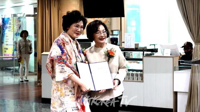 용산구청장상 권은희 감사-사진 김한정 기자