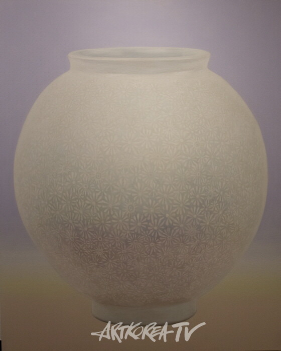 이재옥-달항아리 2025 acrylic on canvas 90.9×72.7cm (2)-사진 김한정 기자